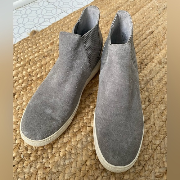 Steve Madden Grey Suede High Ankle Wedge Tennis Shoe Size 8.5 - Picture 1 of 5